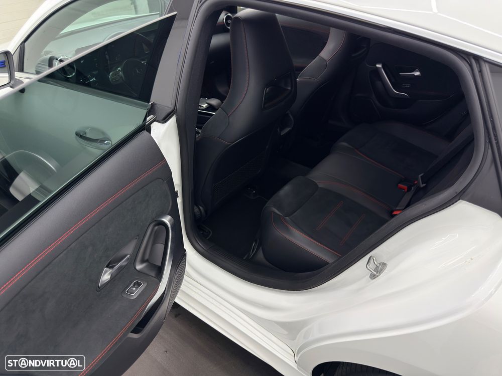 Mercedes-Benz CLA 250 e Shooting Brake AMG Line - 17