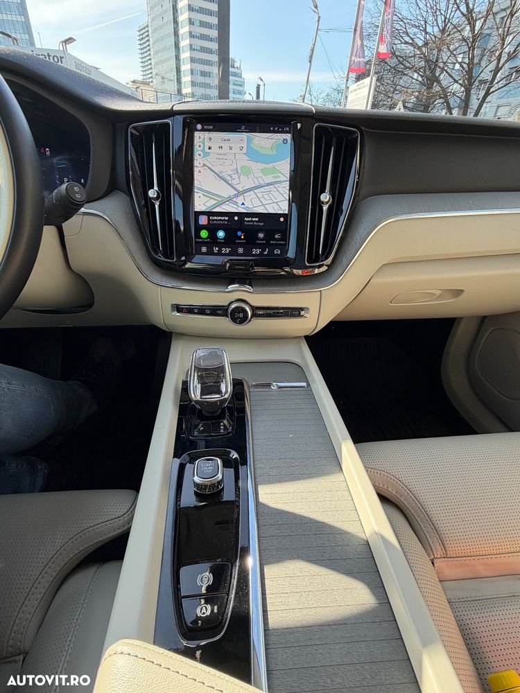 Volvo XC 60 B4 MHEV AT AWD Ultimate Dark - 4