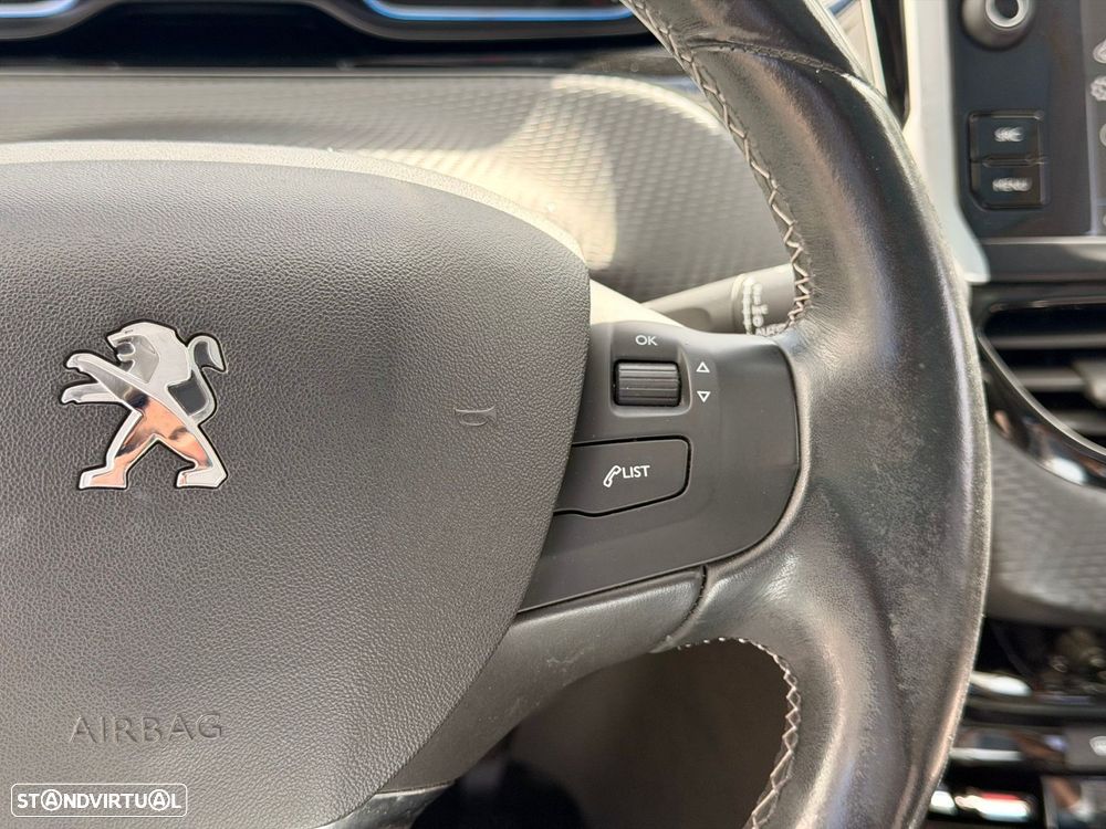 Peugeot 2008 1.2 PureTech Allure Pack - 27