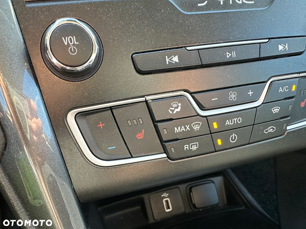 Ford Mondeo - 28