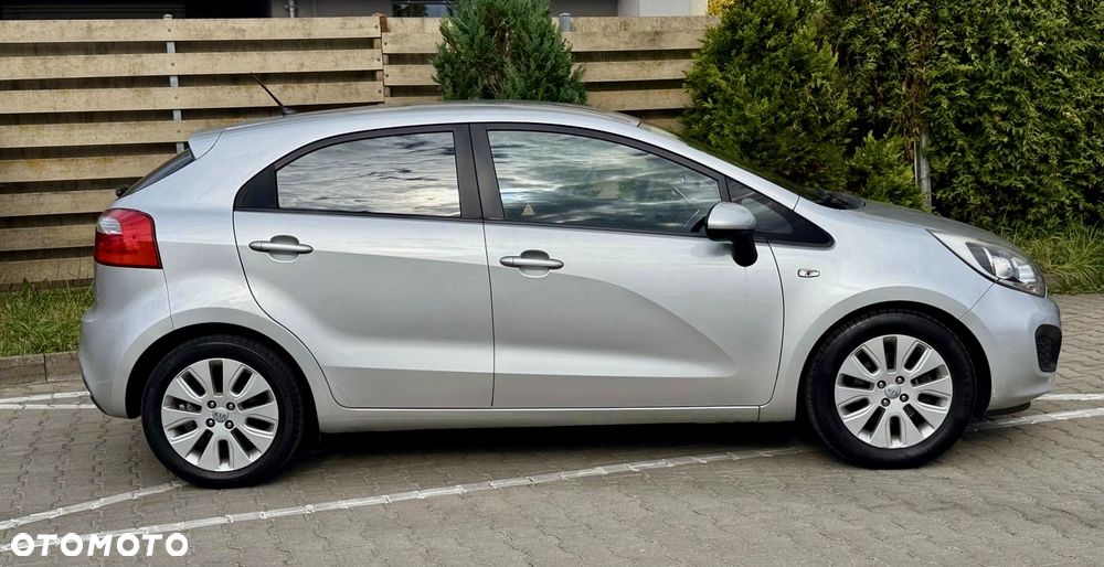 Kia Rio 1.4 Dream Team Edition - 24