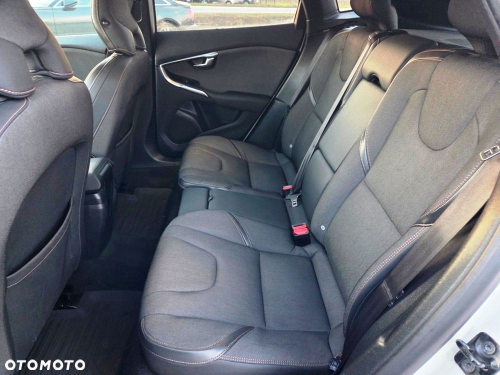 Volvo V40 Cross Country D2 Momentum - 27