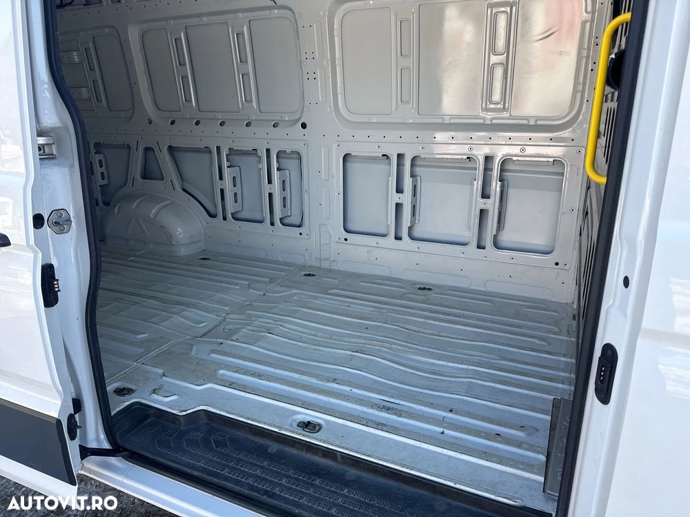 Volkswagen Crafter - 12