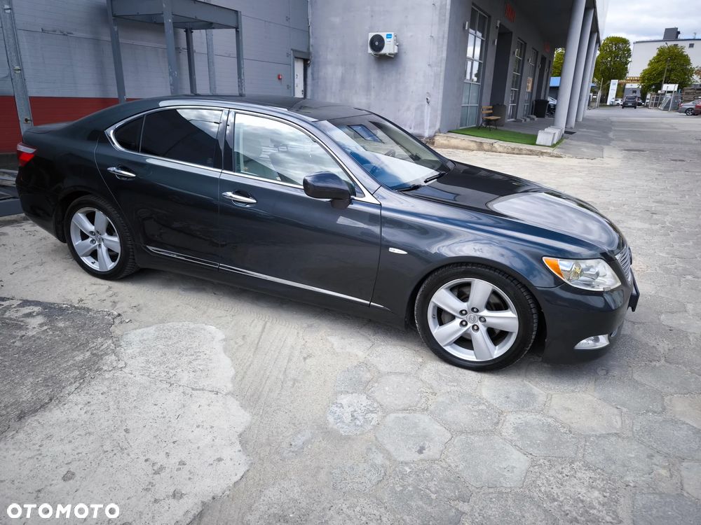 Lexus LS - 9