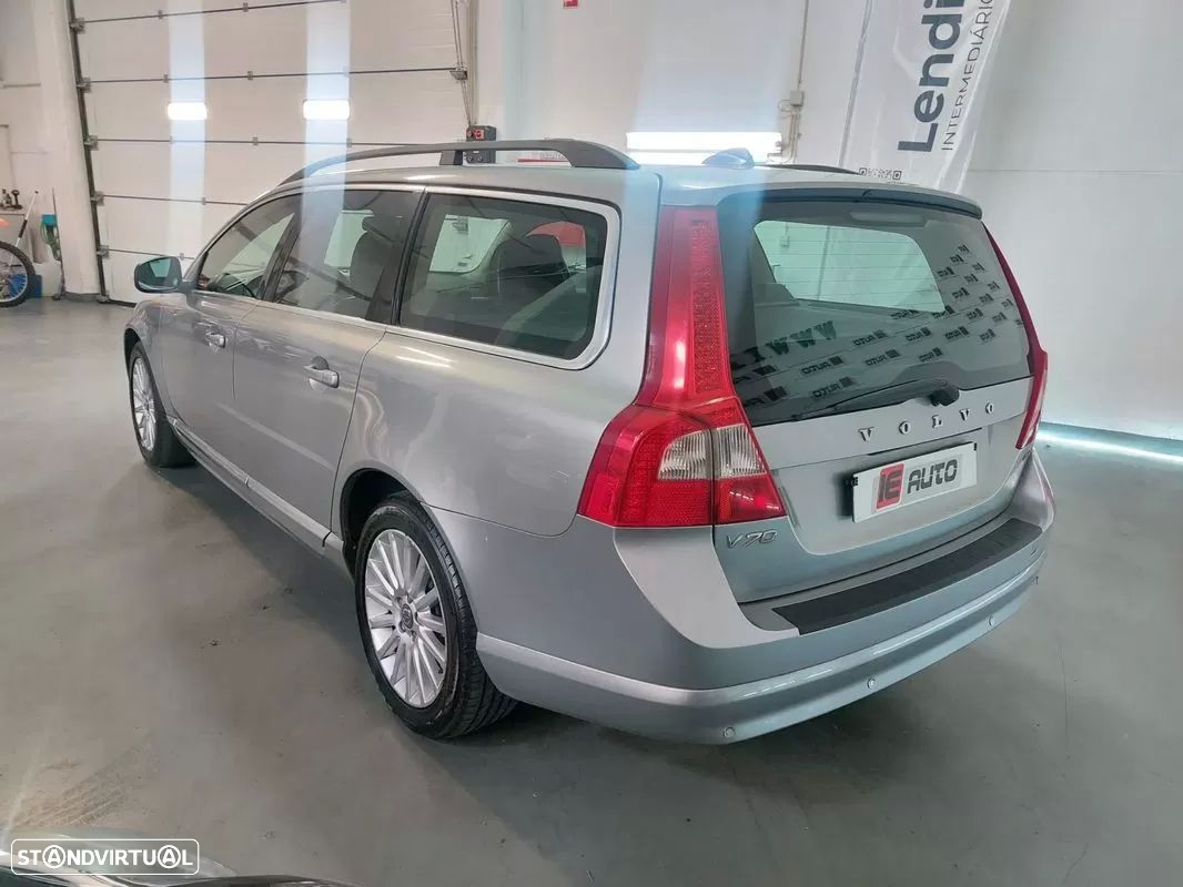Volvo V70 2.0 D Momentum - 4