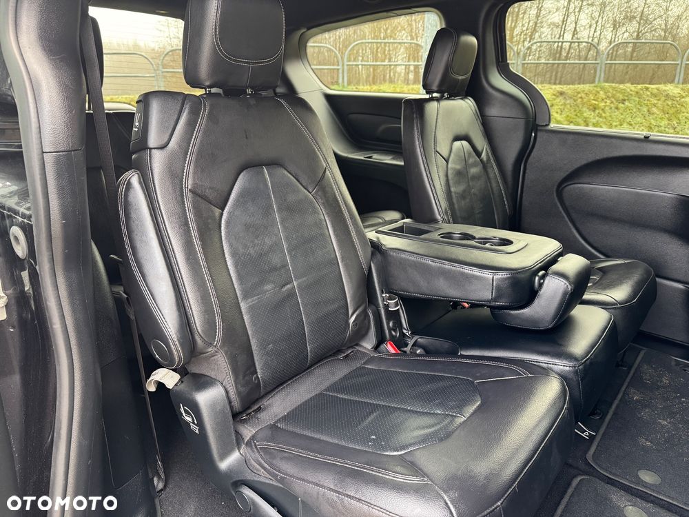 Chrysler Pacifica - 25