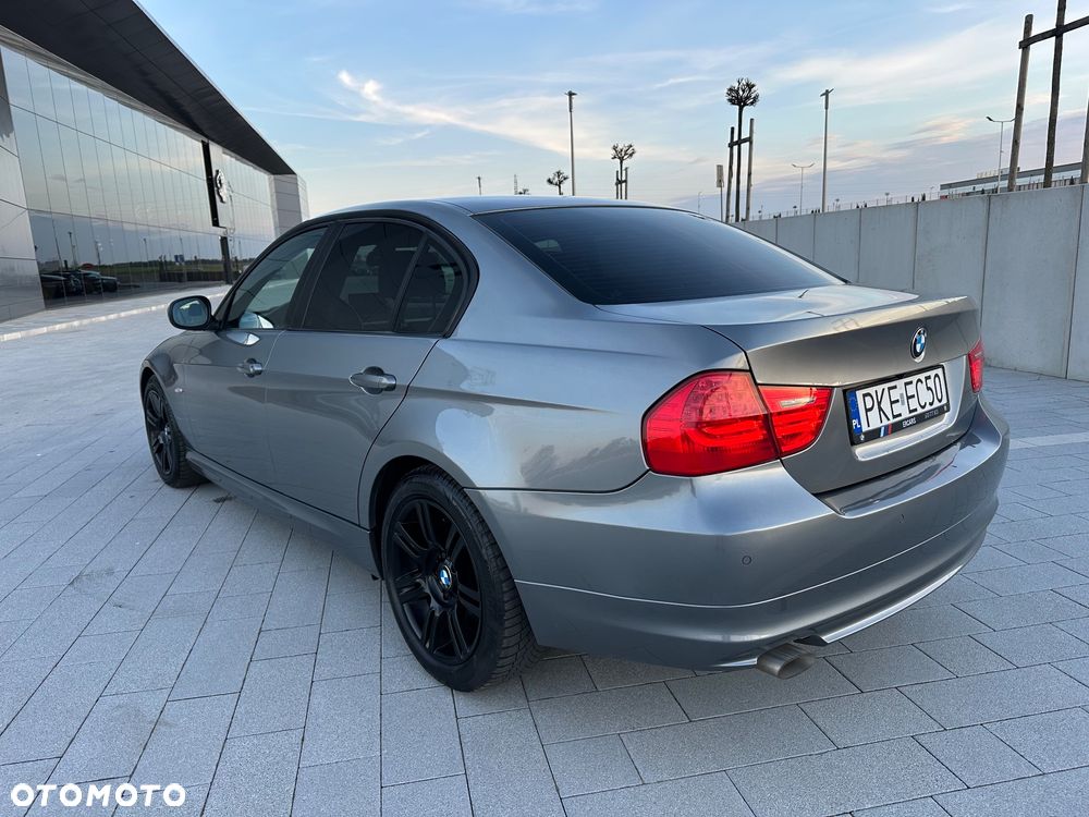 BMW Seria 3 320d DPF Edition Sport - 3