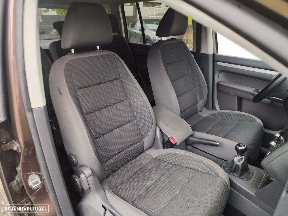 VW Touran 1.6 TDI DPF BlueMotion Highline - 20