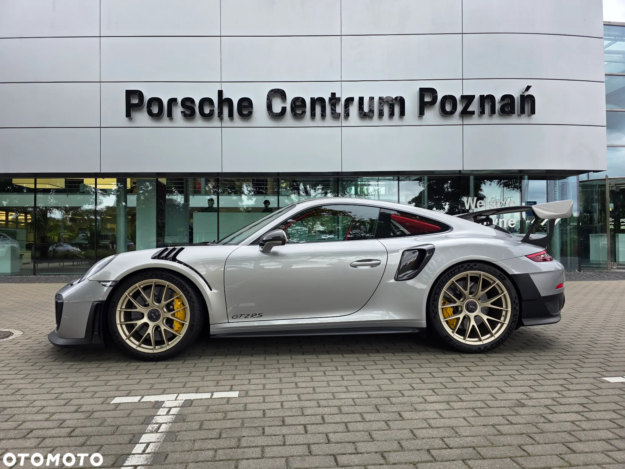 Porsche 911 GT2 RS - 9