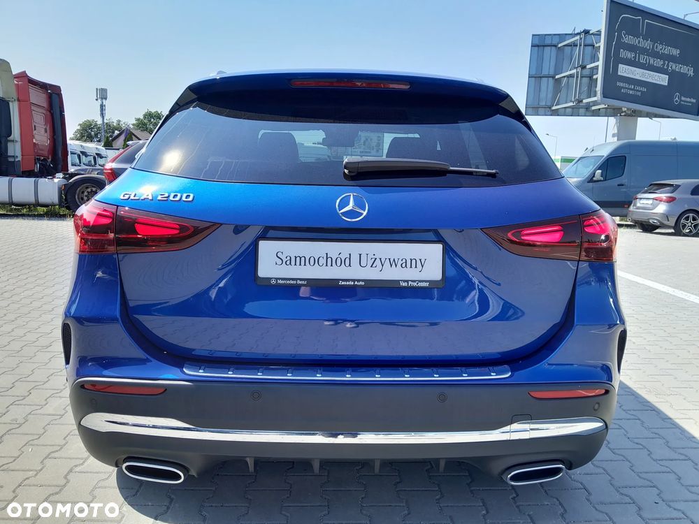 Mercedes-Benz GLA 200 AMG Line - 4