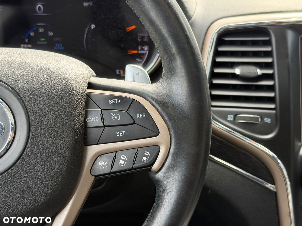 Jeep Grand Cherokee - 16