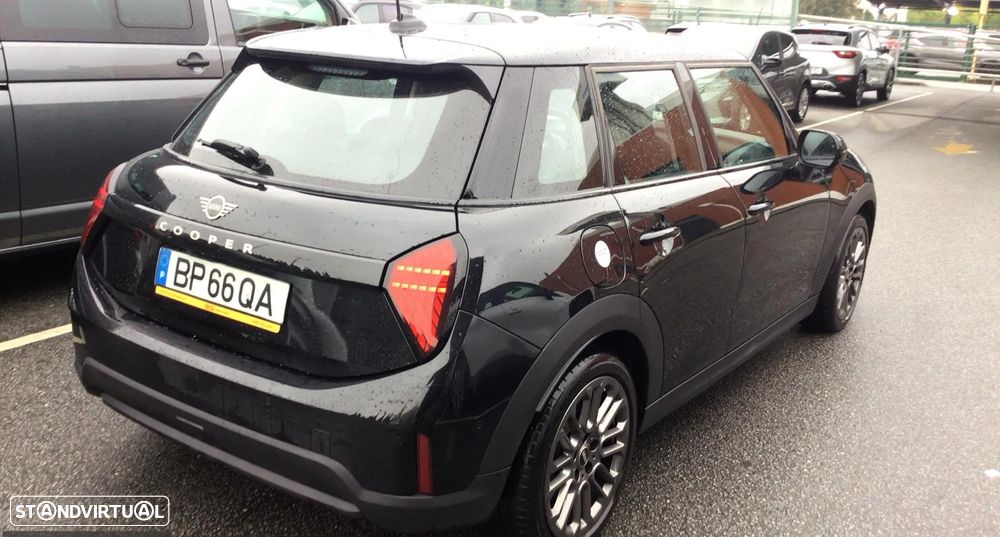 MINI 5 Portas Cooper Premium Essential Auto - 4