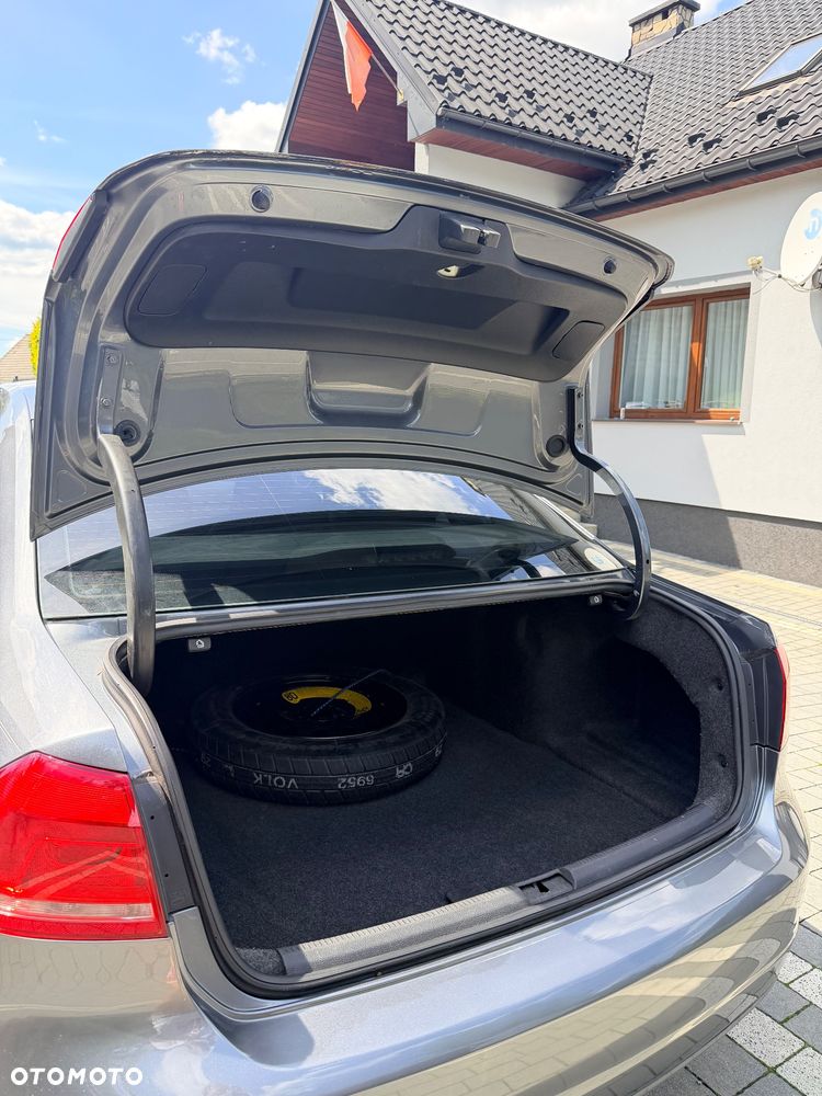Volkswagen Passat - 5