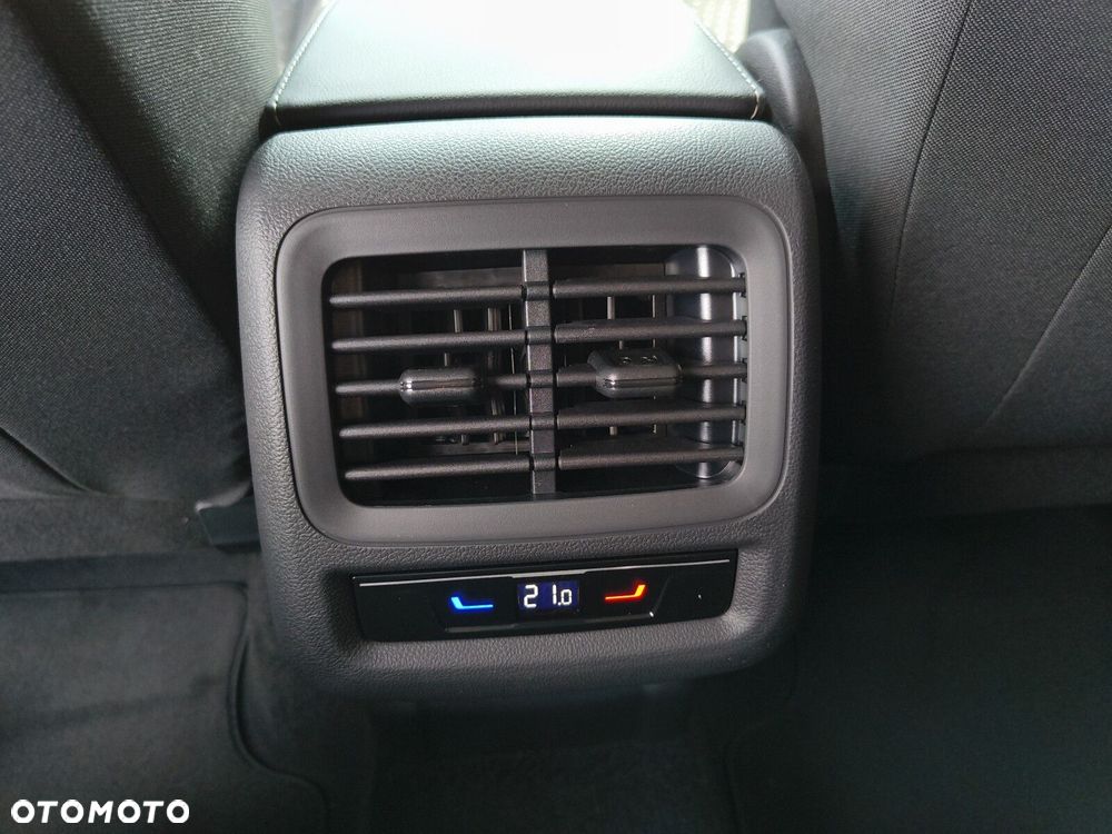 Volkswagen T-Roc 1.5 eTSI Life DSG - 26