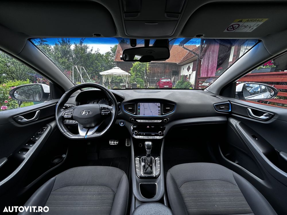 Hyundai IONIQ - 15