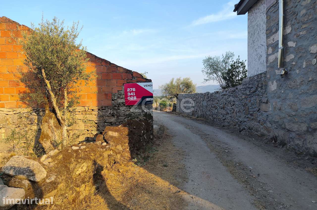 Terreno urbano com casa antiga para restauro em Chaves - Grande imagem: 3/3