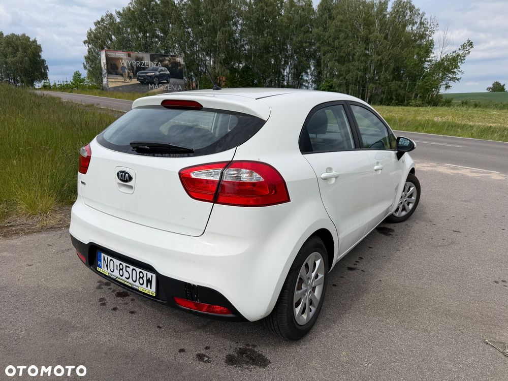 Kia Rio 1.2 L - 4