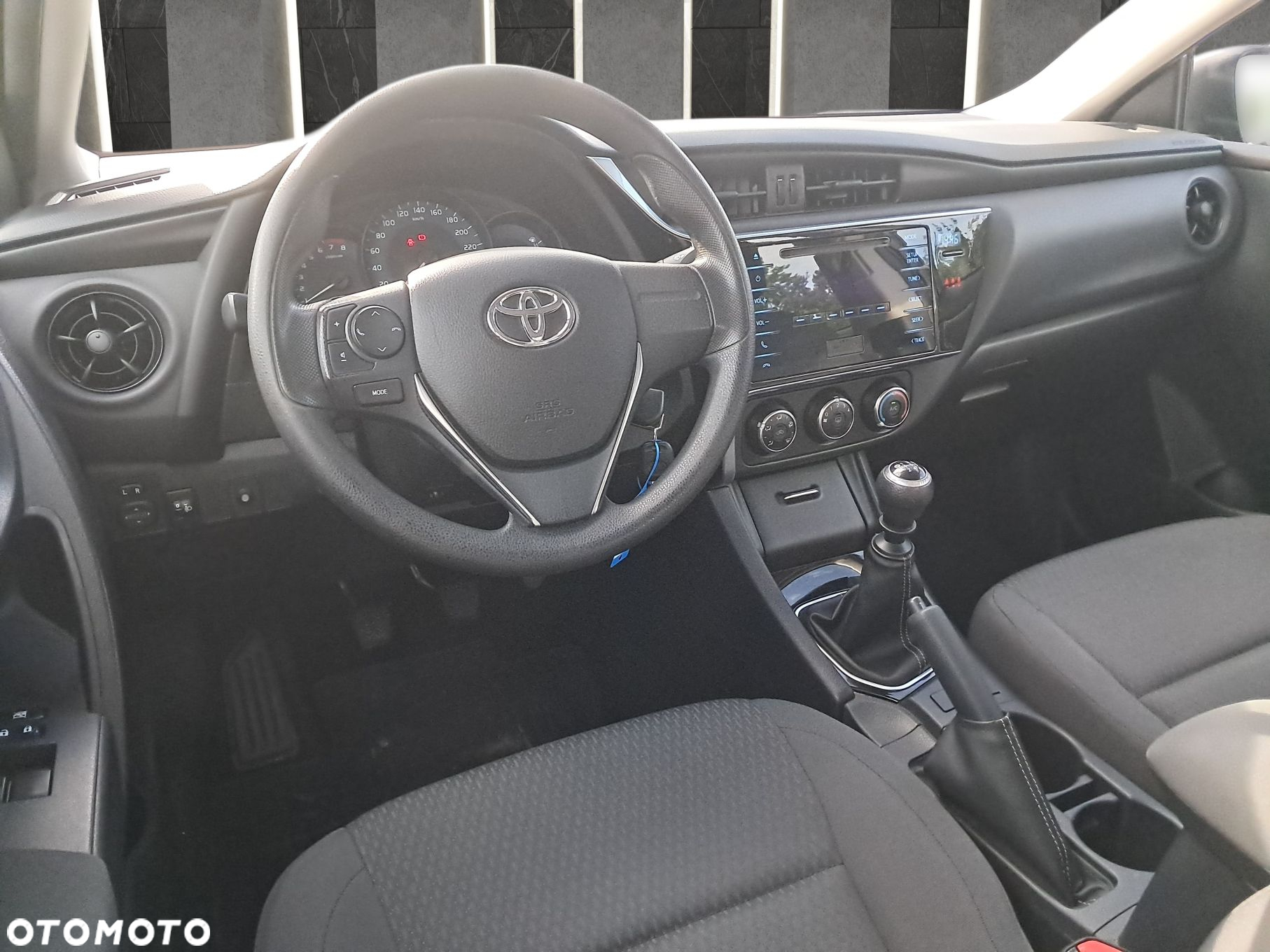 Toyota Corolla 1.6 Active EU6 - 19