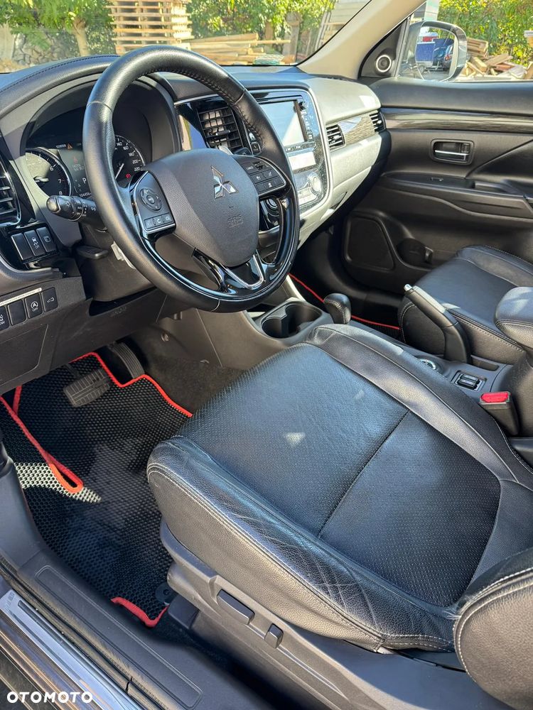 Mitsubishi Outlander 2.0 Instyle Navi 4WD CVT - 11