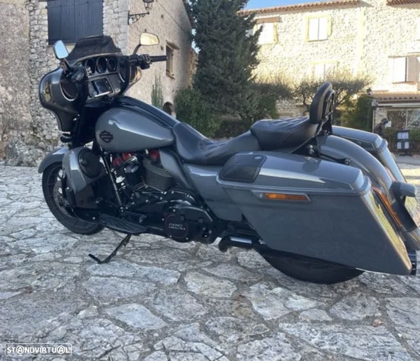 Harley-Davidson Street GLIDE CVO - 3