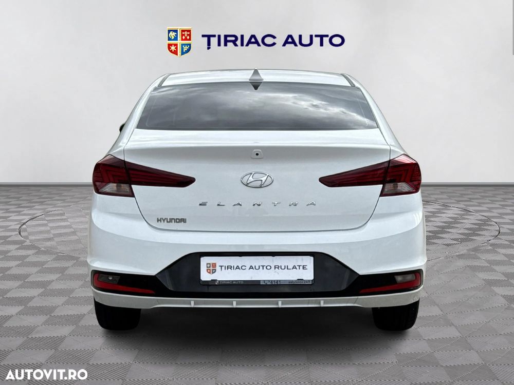 Hyundai Elantra - 5