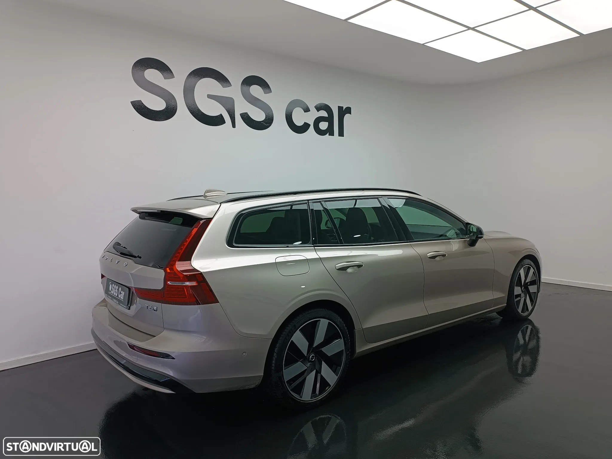 Volvo V60 2.0 T6 AWD TE Plus Dark - 4
