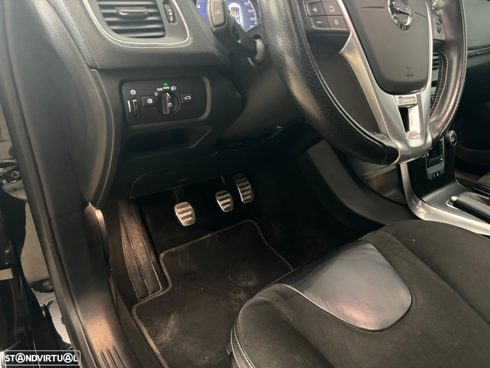 Volvo V40 2.0 D2 R-Design - 19