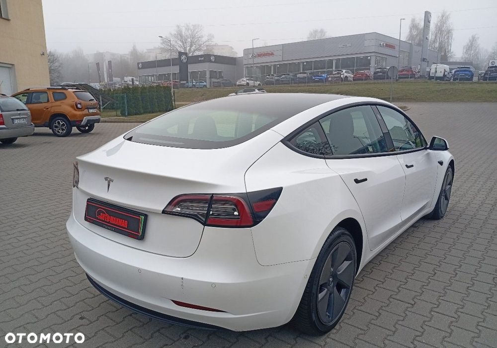 Tesla Model 3 - 10