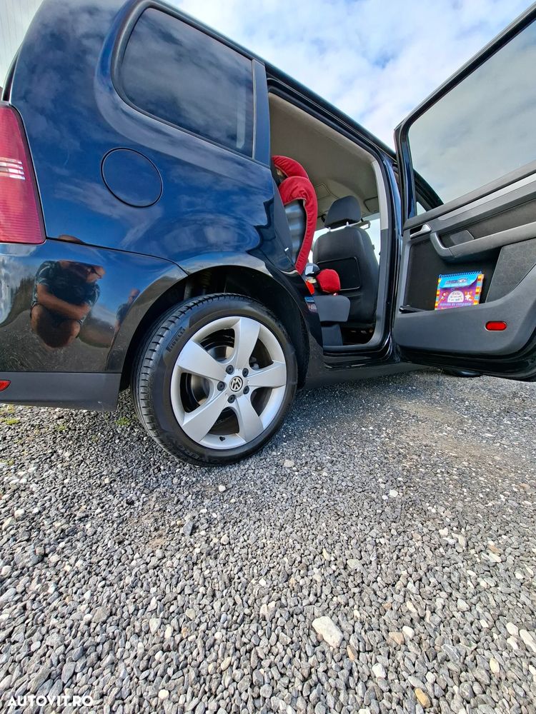 Volkswagen Touran 2.0 TDI DPF DSG Highline - 4