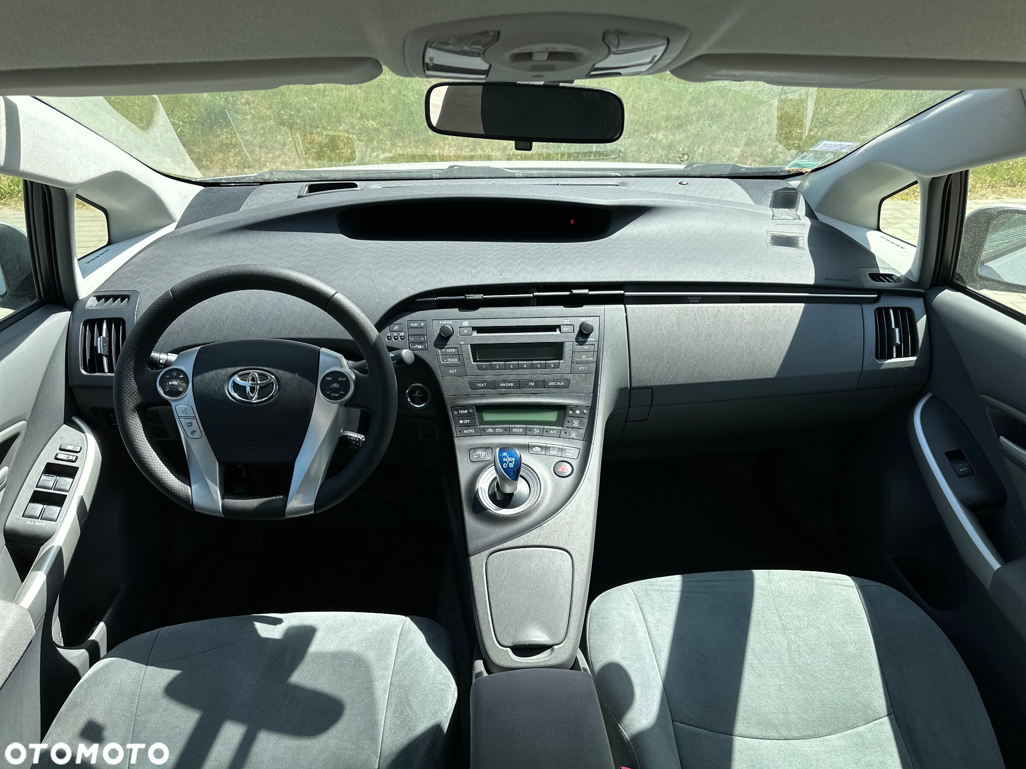 Toyota Prius (Hybrid) Comfort - 13
