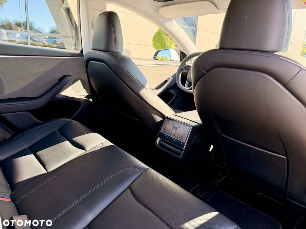Tesla Model 3 - 10