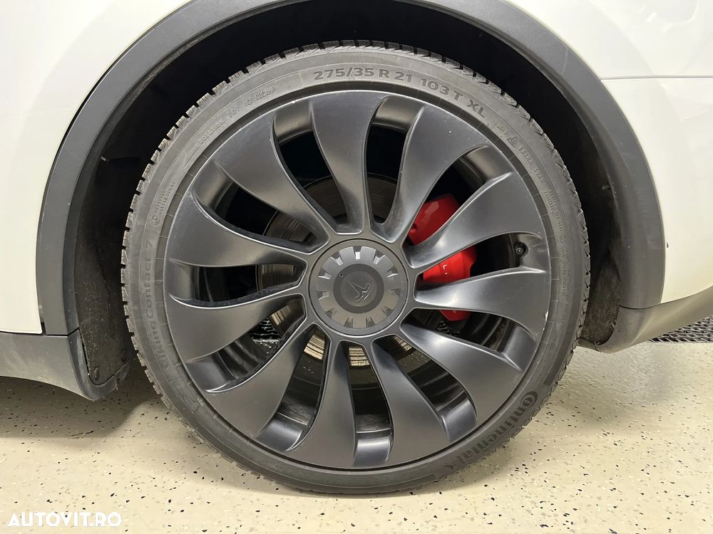 Tesla Model Y AWD Performance - 27