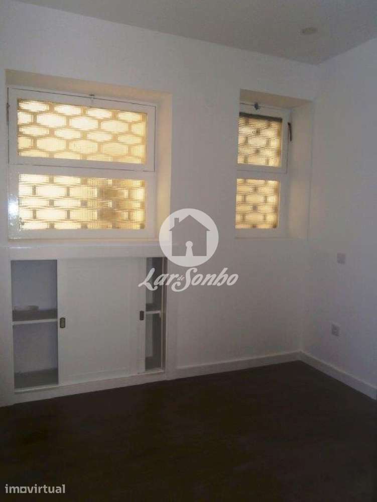 Prédio de Investimento com Elevado Potencial no Centro de Vila do C... - Grande imagem: 5/36