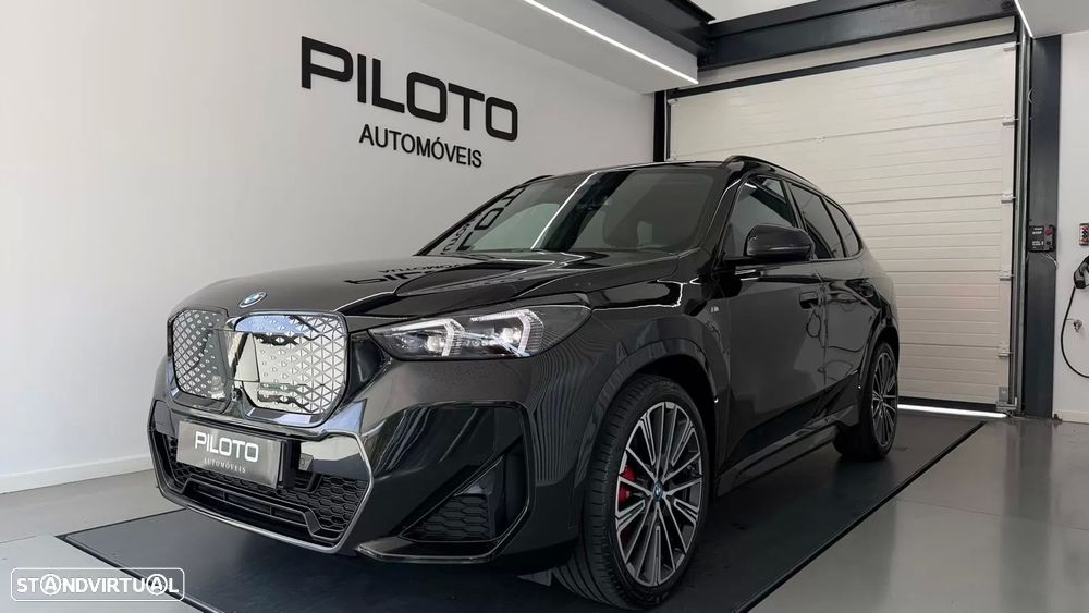 BMW iX1 eDrive20 Pack Desportivo M - 2