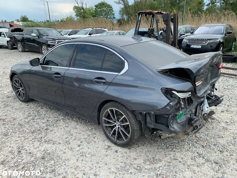 BMW Seria 3 330i xDrive - 13