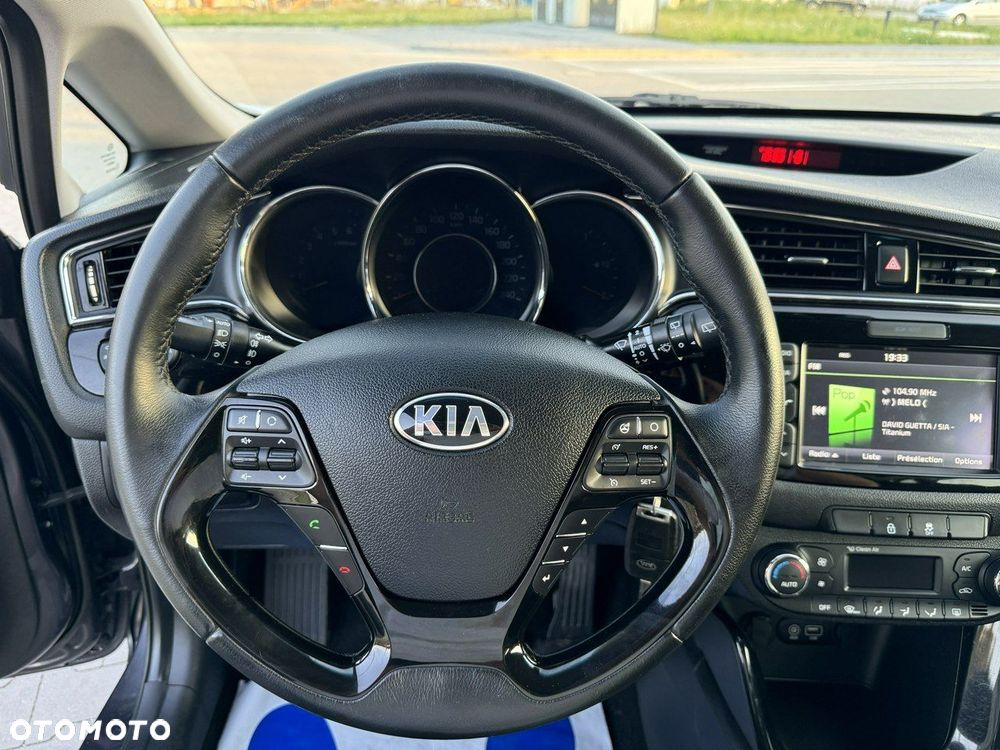Kia Ceed 1.6 CRDi 136 ISG Platinum Edition - 23