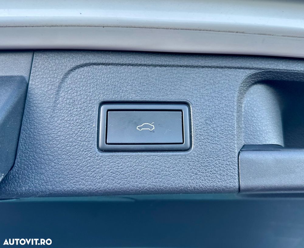 Volkswagen Passat Variant 2.0 TDI SCR DSG Elegance - 19