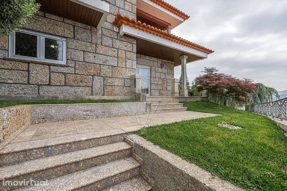 Moradia T4 em Louredo, Póvoa de Lanhoso - Grande imagem: 2/39