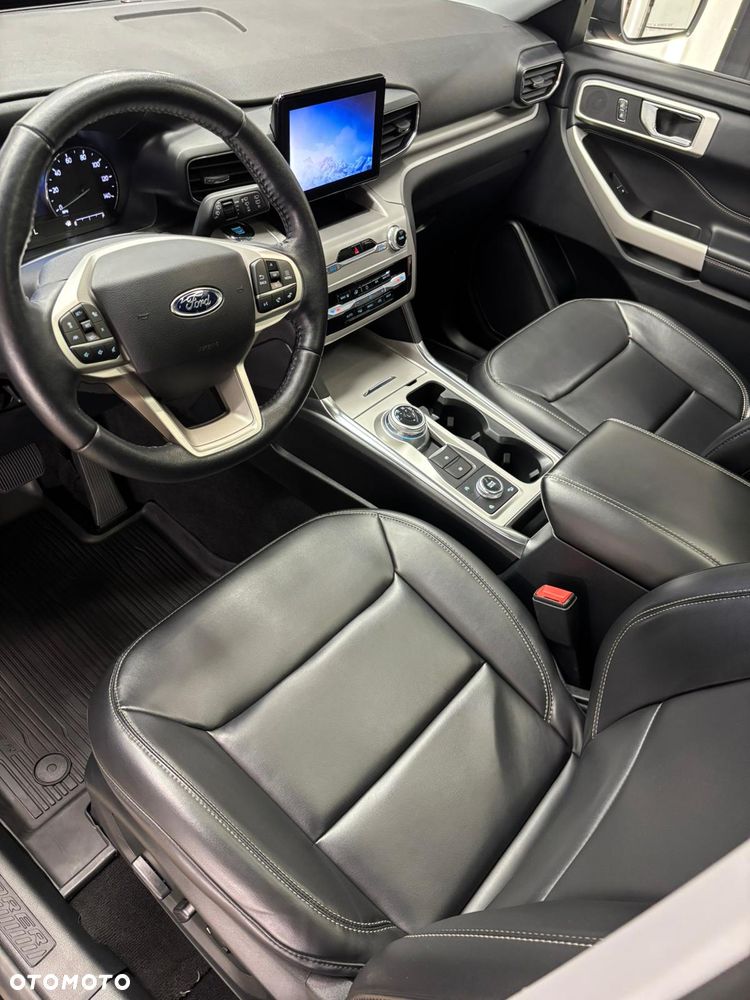 Ford Explorer - 3