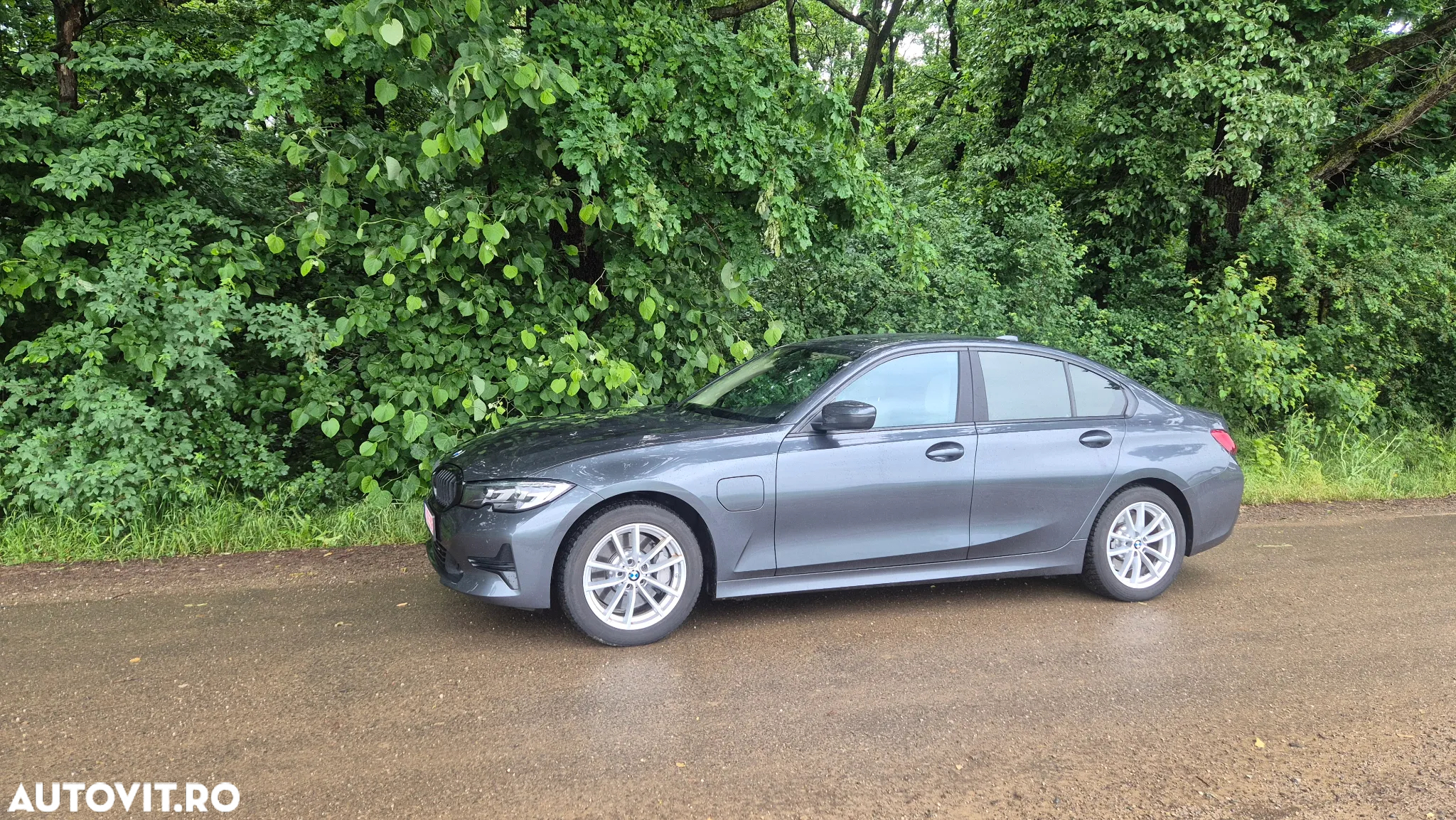 BMW Seria 3 330e Aut. - 3