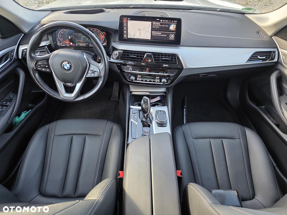 BMW Seria 5 520d xDrive mHEV - 16