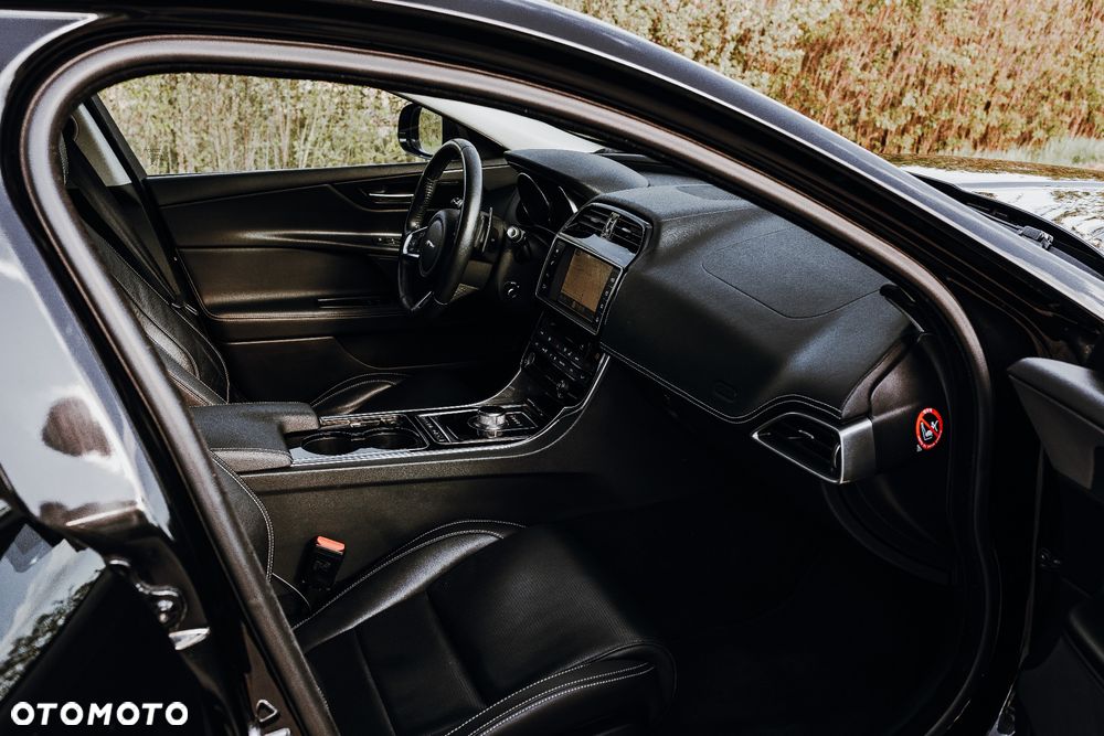 Jaguar XE 20d R-Sport - 27