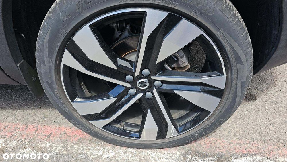 Volvo XC 40 B5 B AWD Ultimate Dark - 18