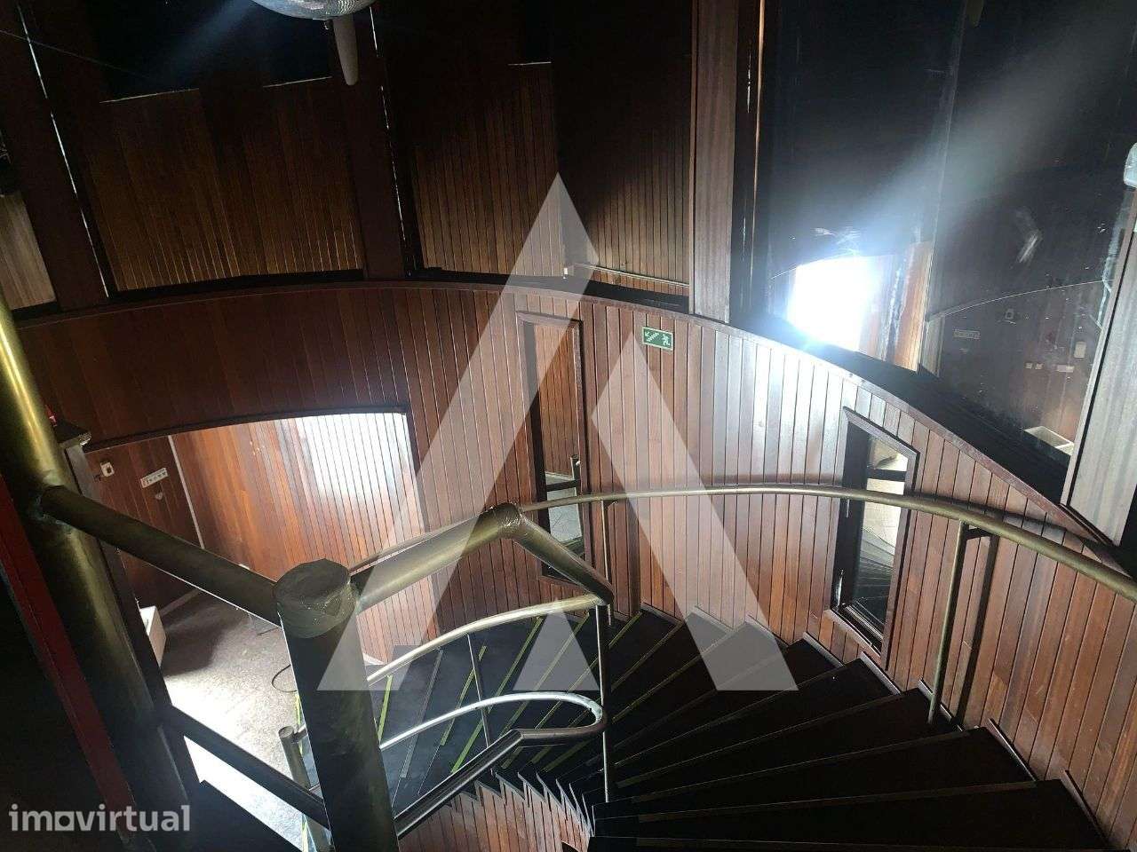 Casa de Espetáculos com espaço de discoteca e restauração - Grande imagem: 4/29