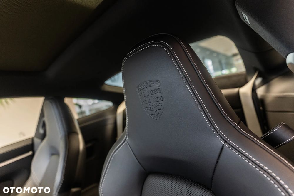 Porsche 911 Carrera 4S - 38