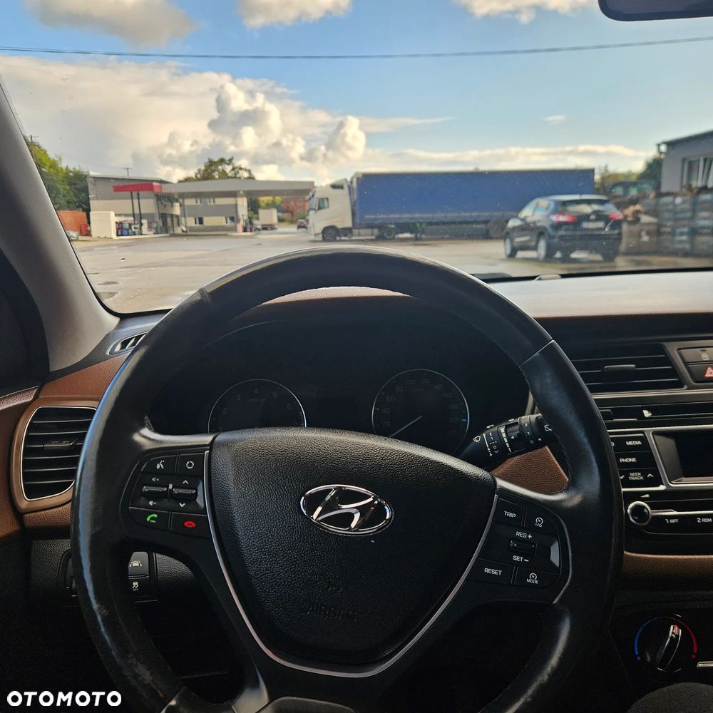 Hyundai i20 - 19