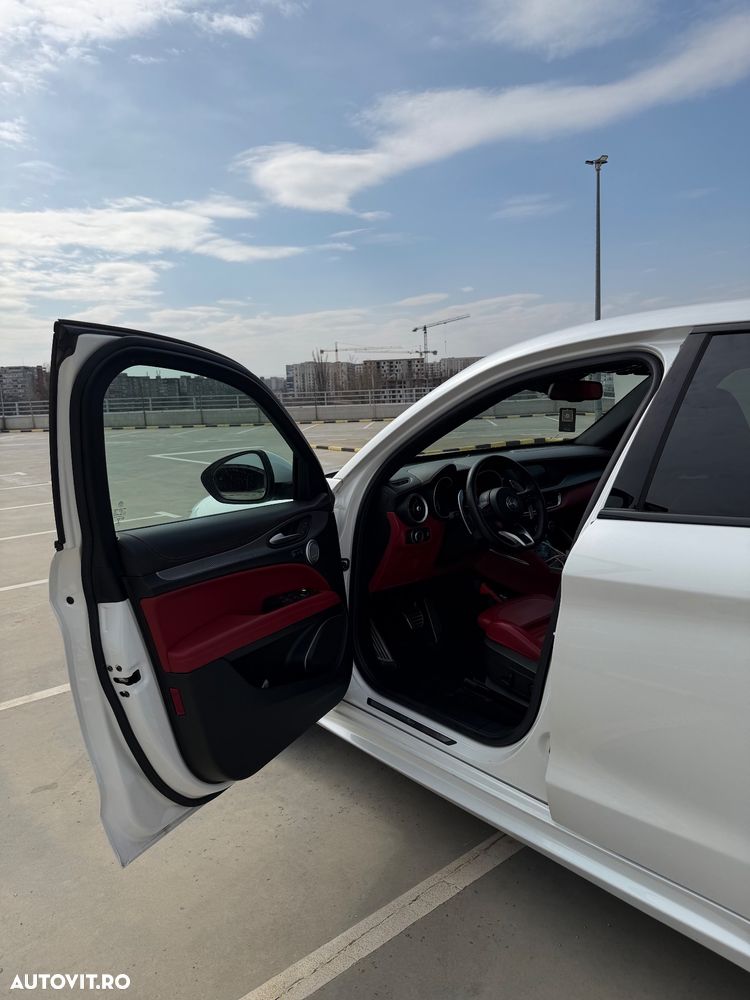 Alfa Romeo Stelvio 2.0 Turbo AWD AT8 Veloce - 16