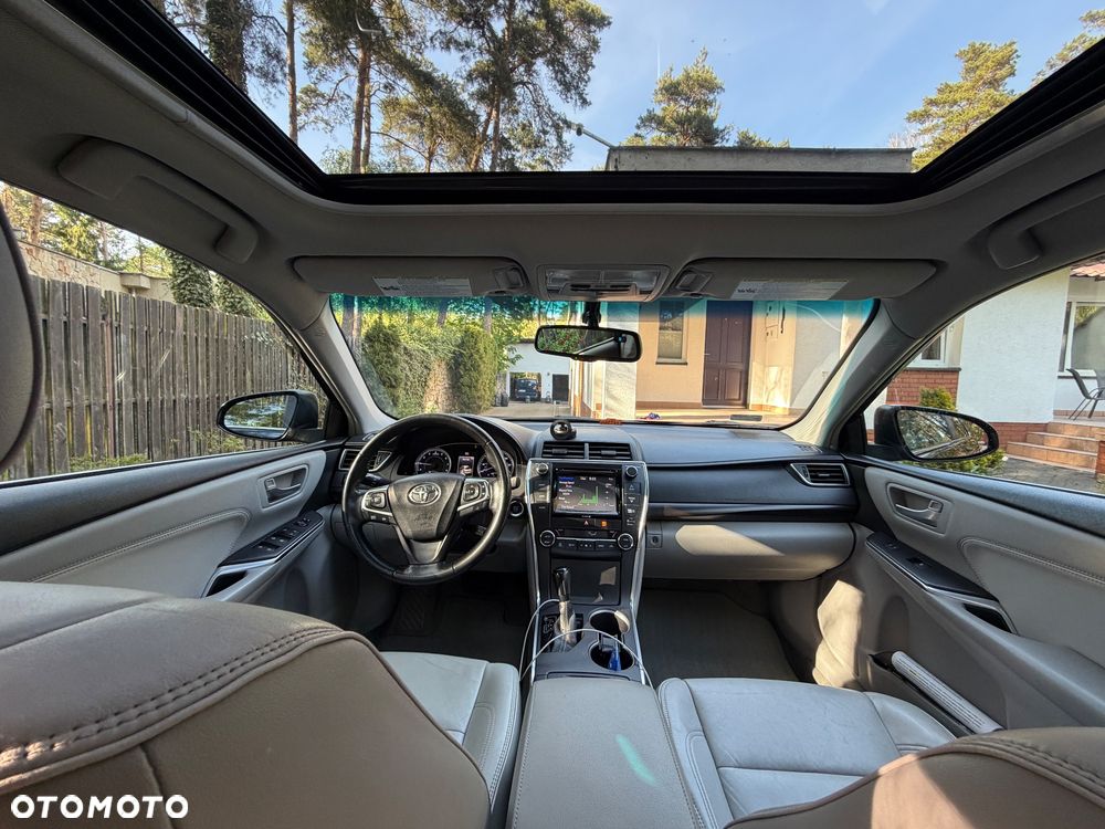 Toyota Camry 2.5 XLE - 10
