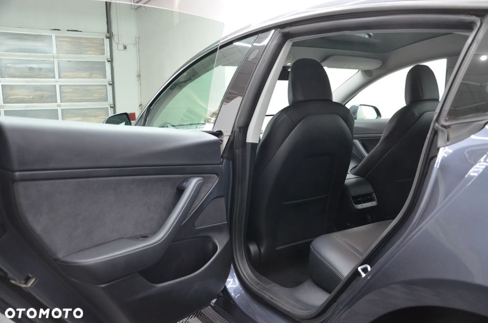 Tesla Model 3 Standard Reichweite Plus Hinterradantrieb - 11