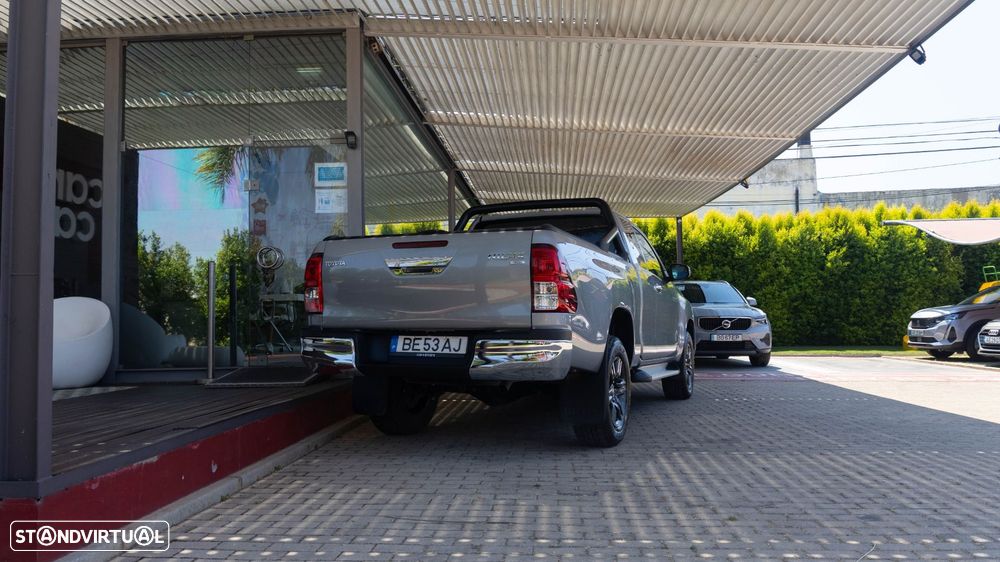 Toyota Hilux 2.4 D-4D 4WD Trial - 4